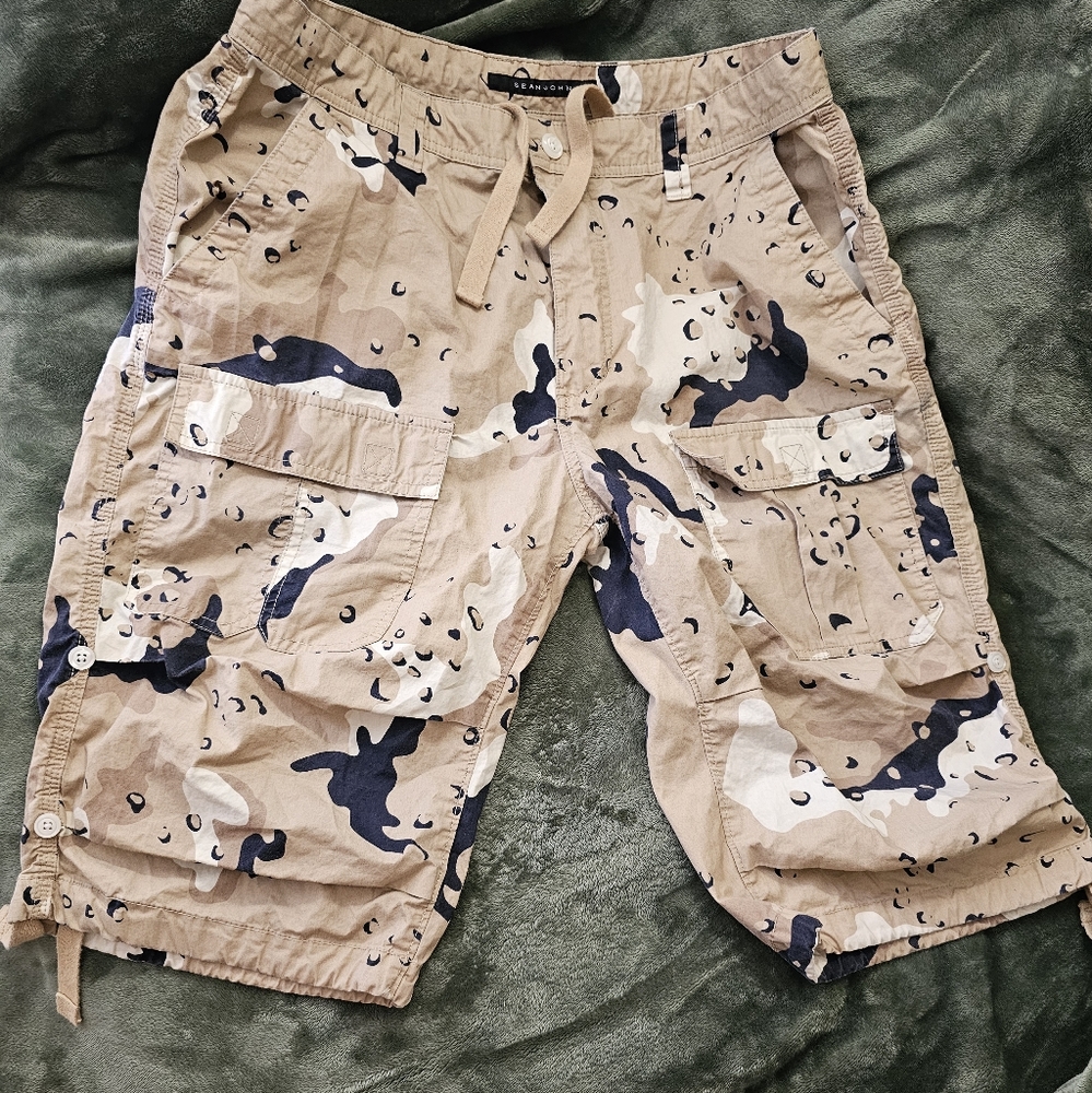 Men camo cargo shorts